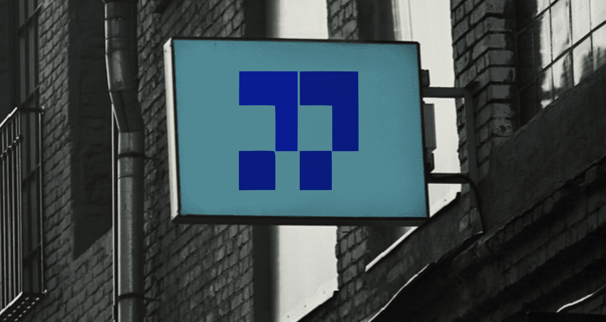 Логотип компании «PIC» 4