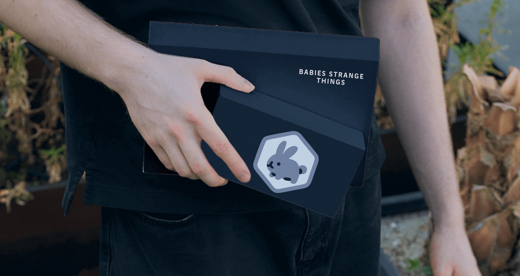 Логотип компании «babies strange things» 3